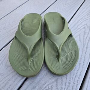 Oofos Adult Unisex Original Thong Flip Flop Forest Green, Size W 9 & 7